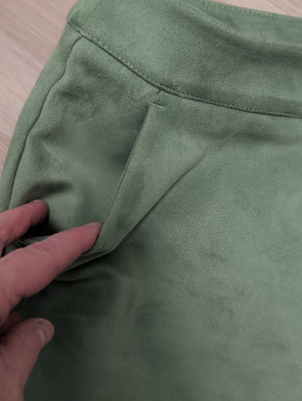 Vero Moda- Size XXL Sage Green Suede-Look Mini Skirt Silver Zipper Back NWT - Picture 2 of 8